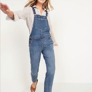 NWT Old Navy size 4 Tall overalls! Straight leg, medium wash!